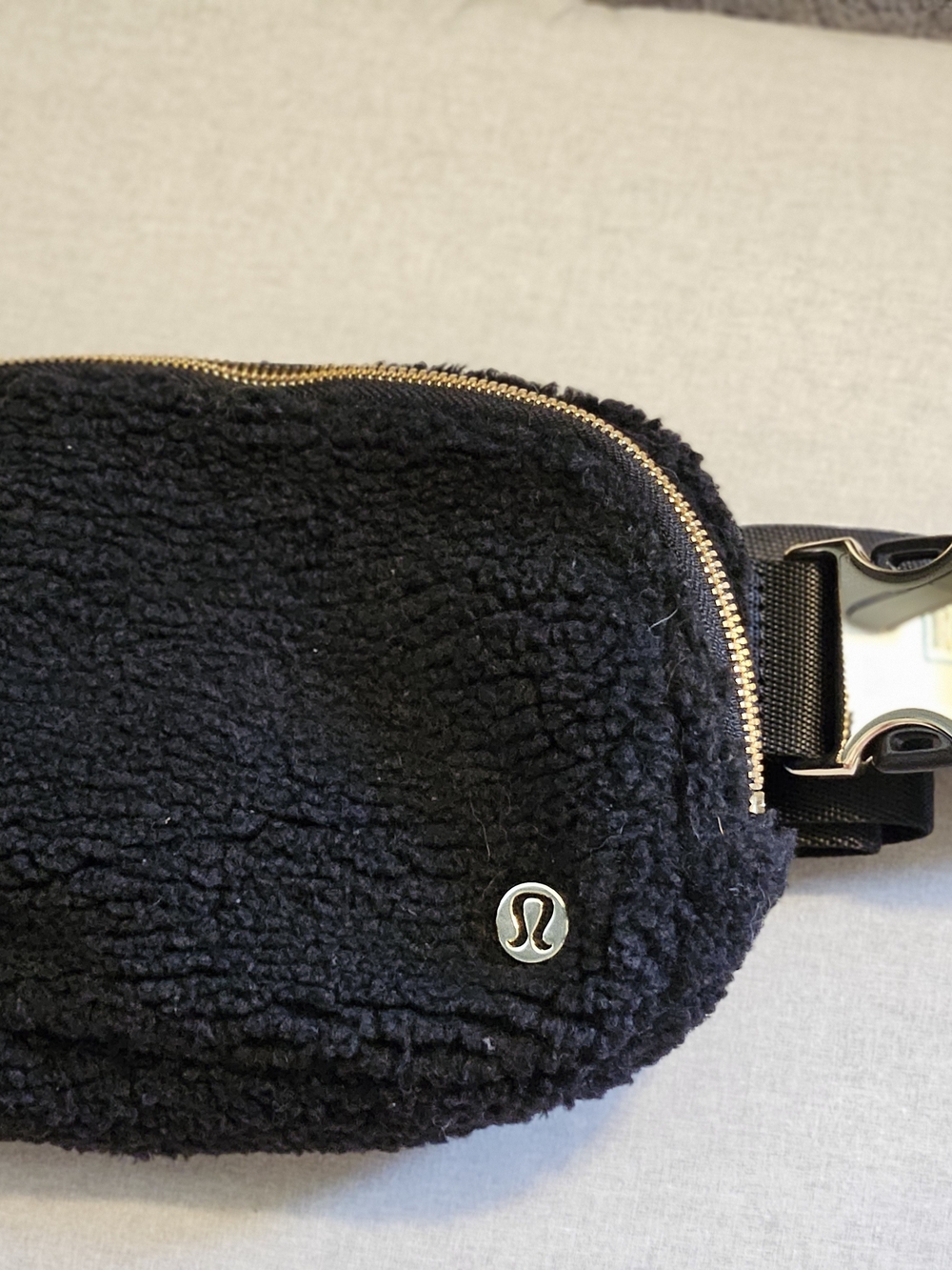 Lululemon Fleece Sherpa Belt Bag - Picture 4 of 6